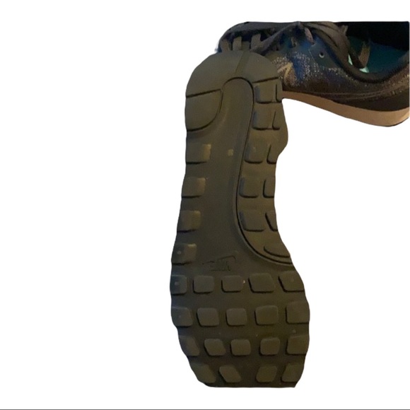 Nike - Picture 4 of 4